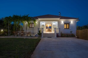 Front of property - Villa Serenity (Kropia)