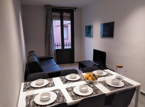 Apartamento CON Terraza Pequeña by Bossh!