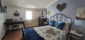 3 bedrooms, travel cot, WiFi, bed sheets