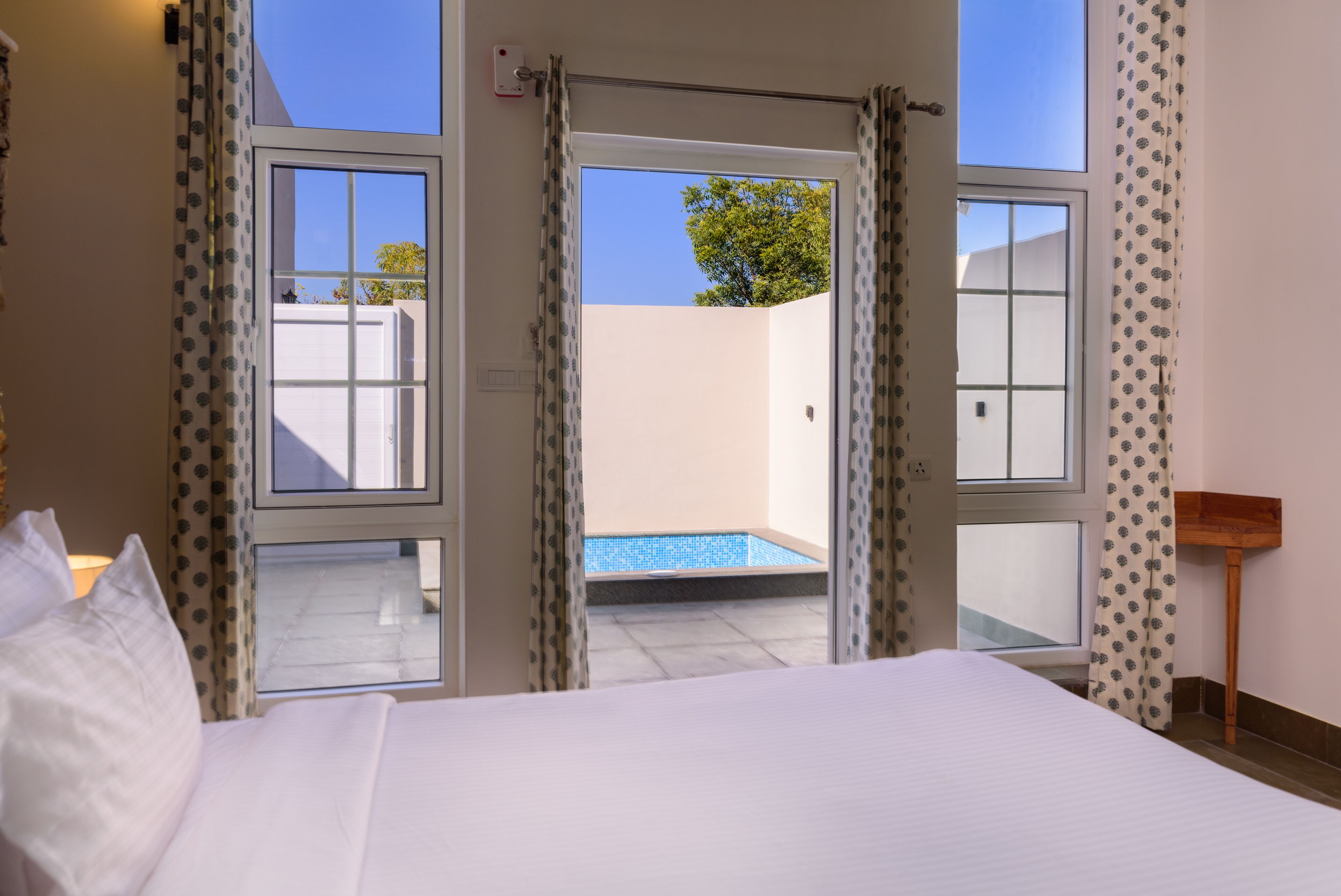 Casa de campo superluxo, 1 cama King, piscina particular | 1 quarto, frigobar, escrivaninha, ferros/tábuas de passar roupa