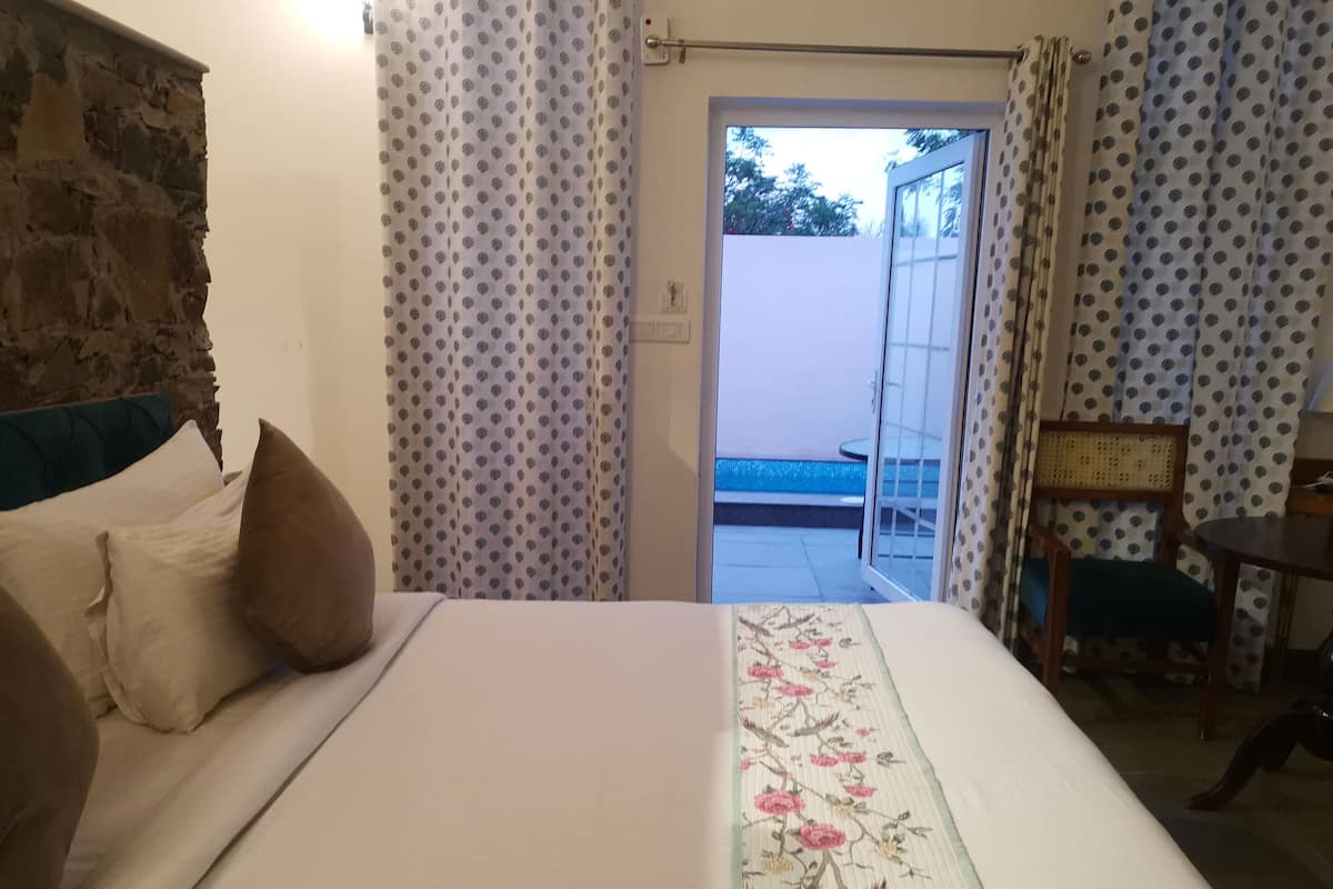 Luxury Cottage, 1 Bedroom, Pool View | 1 bedroom, minibar, desk, iron/ironing board