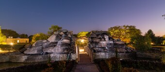 แอสโทรพอร์ต ศาริสึกา ทรีท็อป บาย เอท คอนติเนนท์