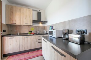 Family House, Multiple Bedrooms (Villa Teresa Apt Lake Garda View) | Private kitchen | Fridge, microwave, oven, stovetop - Villa Teresa Apt Lake Garda View (Soiano del Lago)