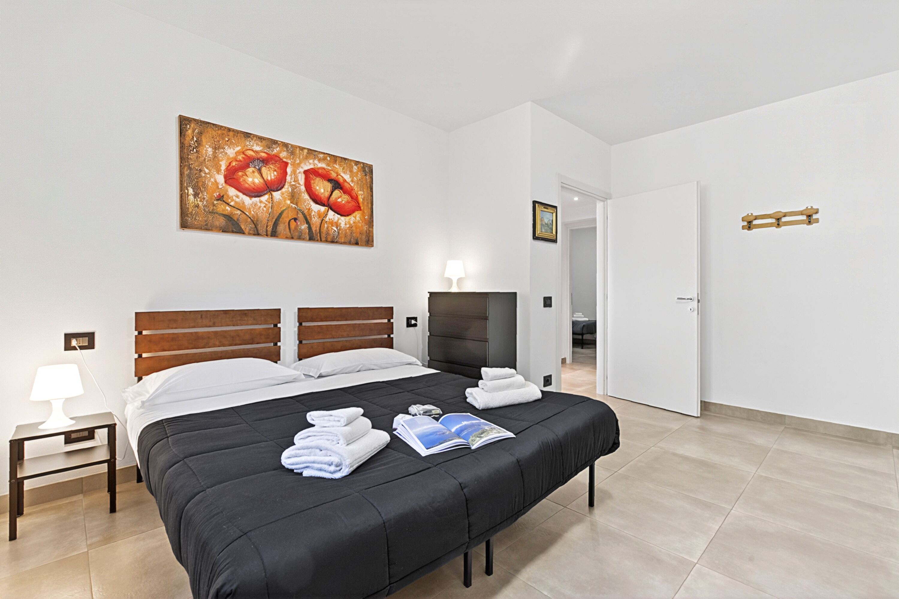 2 kamar tidur, setrika/meja setrika, Wi-Fi gratis, dan seprai linen