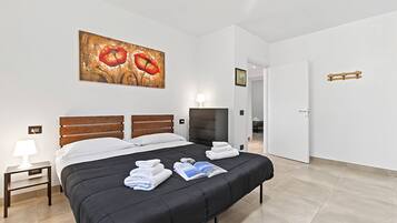 2 kamar tidur, setrika/meja setrika, Wi-Fi gratis, dan seprai linen