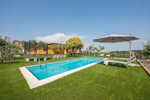 Casa família, vários quartos (Villa Teresa Apt Lake Garda View) | Piscina | Piscina externa sazonal