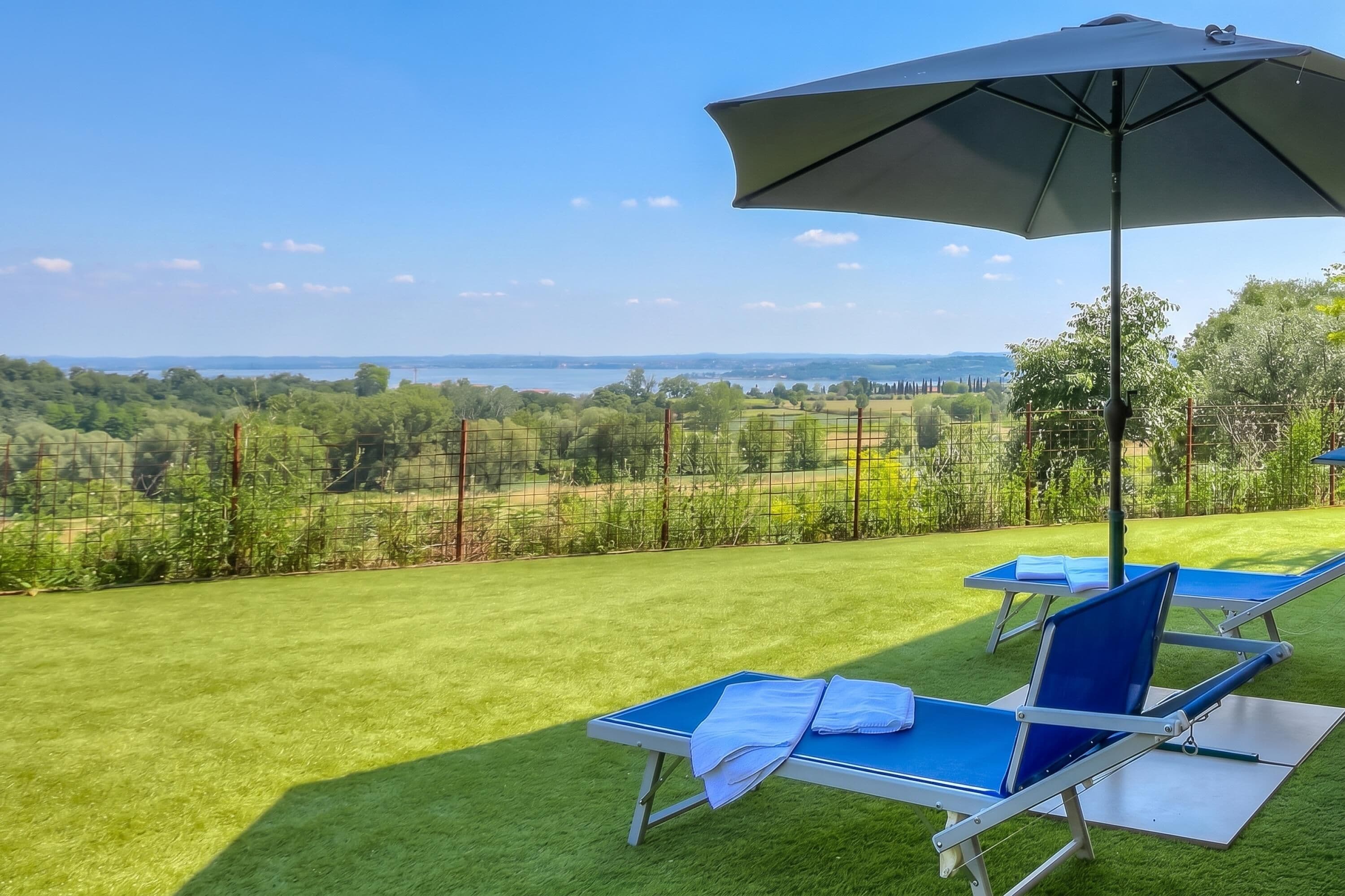 Perhetalo, useita makuuhuoneita (Villa Teresa Apt Lake Garda View) | Ulkoalueet
