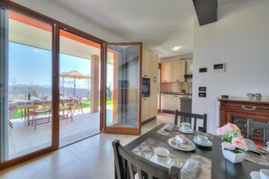 Familienhaus, Mehrere Schlafzimmer (Villa Teresa Apt Lake Garda View) | Speisen