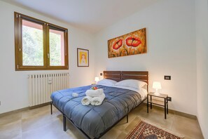 2 bedrooms, iron/ironing board, free WiFi, bed sheets - Villa Teresa Apt Lake Garda View (Soiano del Lago)