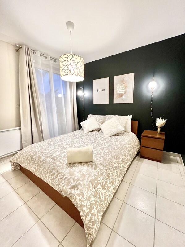 1 chambre, bureau, fer et planche à repasser, Wi-Fi gratuit