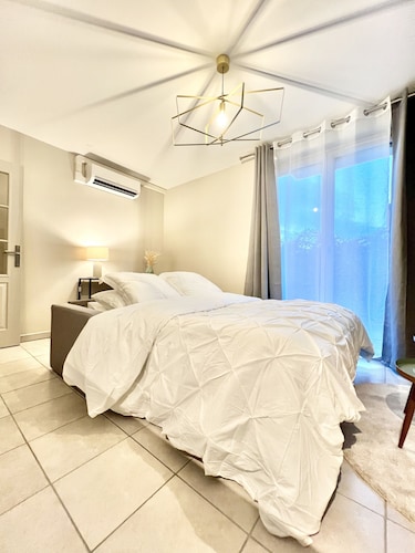 Charming T2 with terrace and private parking