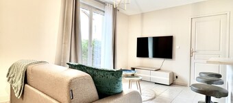 Charming T2 with terrace and private parking