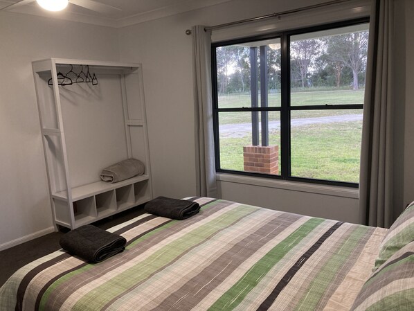 3 bedrooms, iron/ironing board, bed sheets