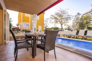 屋外ダイニングエリア