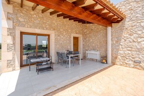 Unclassified image, 4 of 25, button