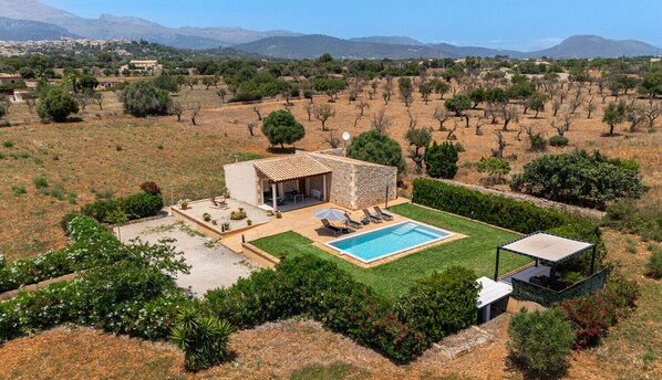 Unclassified image, 1 of 25, button