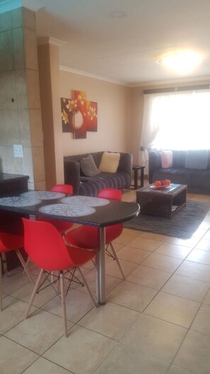 Interior - Gorgeous 3 bedrooms house in a very quiet residential area 4 mins from Sandton.. (Johannesburg)