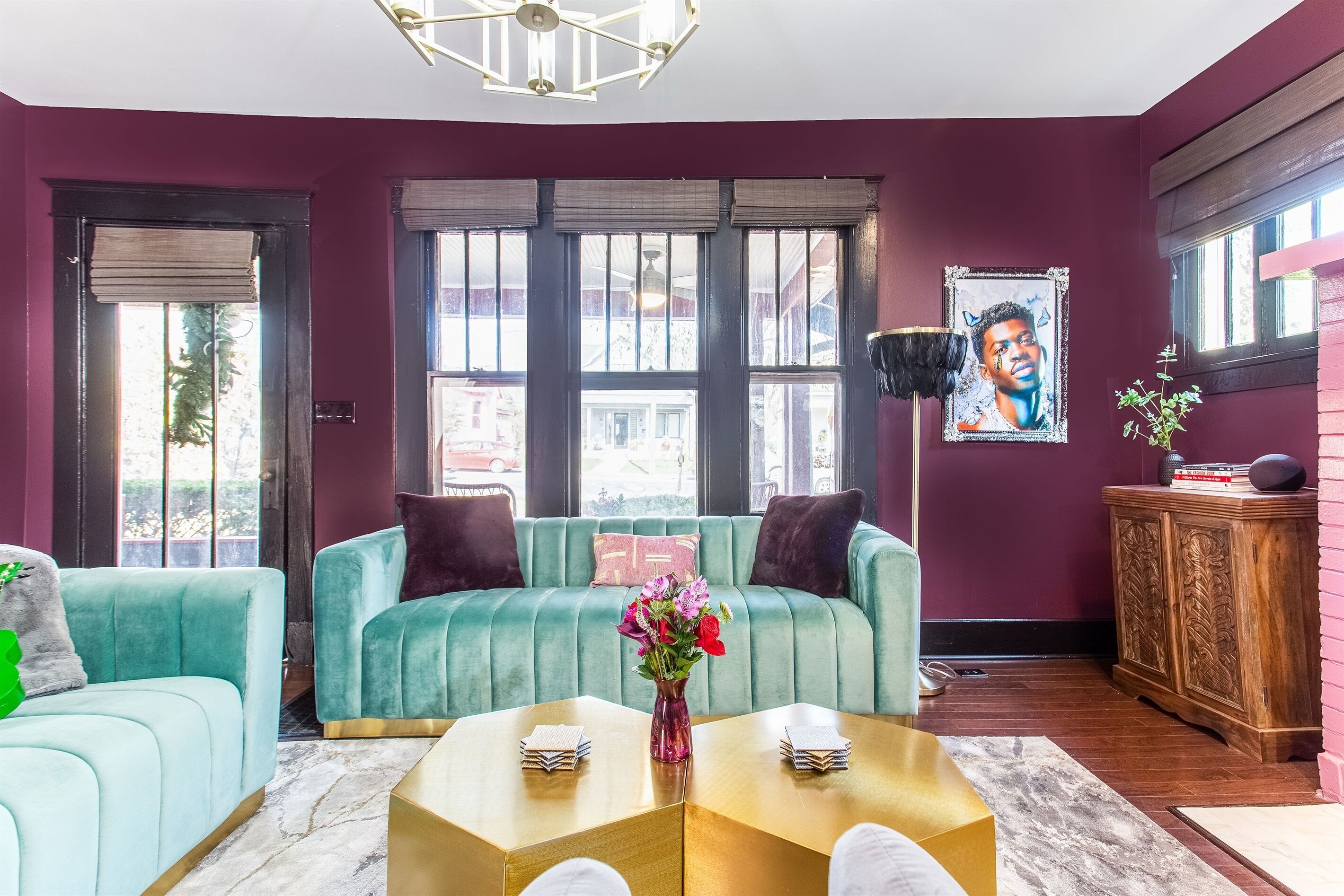 TV connectée, livres, médiathèque, chaîne hi-fi