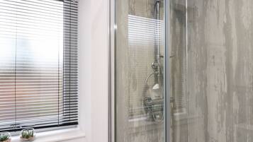 Cottage | Bathroom | Shower