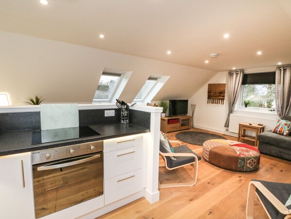 Cottage | Private kitchen | Fridge, electric kettle, toaster, cookware/dishes/utensils - Taorbeag at Taormina (Fort William)