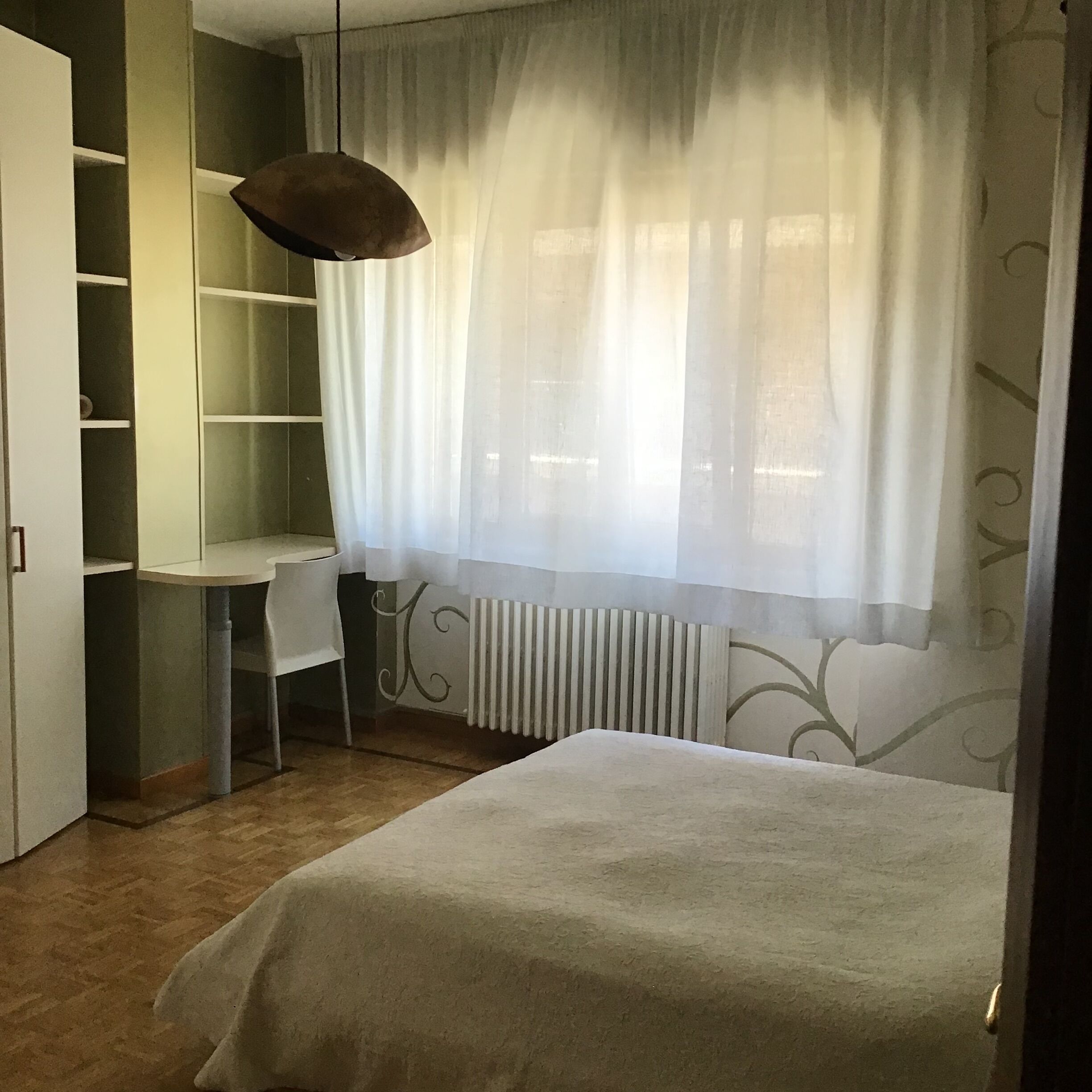 2 Schlafzimmer, Zimmersafe, Schreibtisch, Bügeleisen/Bügelbrett