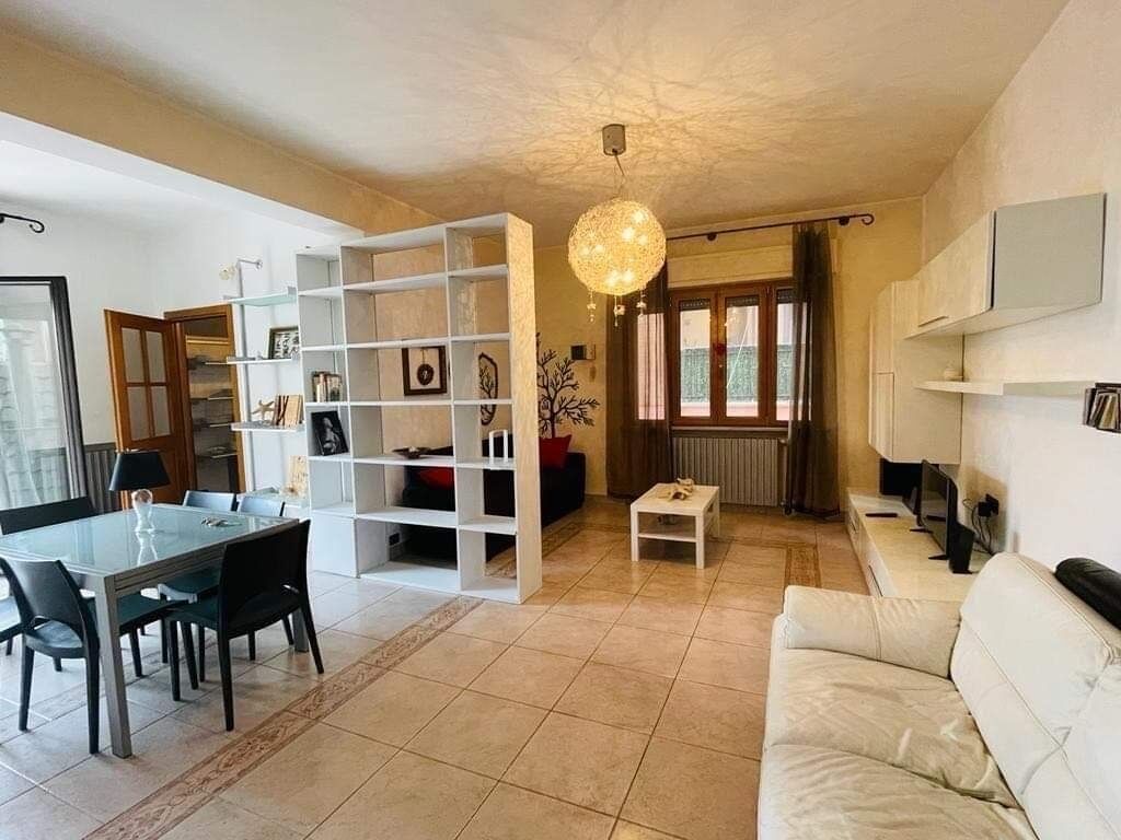 Smart-TV, Bücher, Drucker