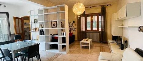 Smart-TV, bøker og printere