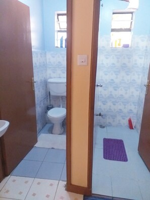 Suihku, pyyhkeet, saippua, sampoo