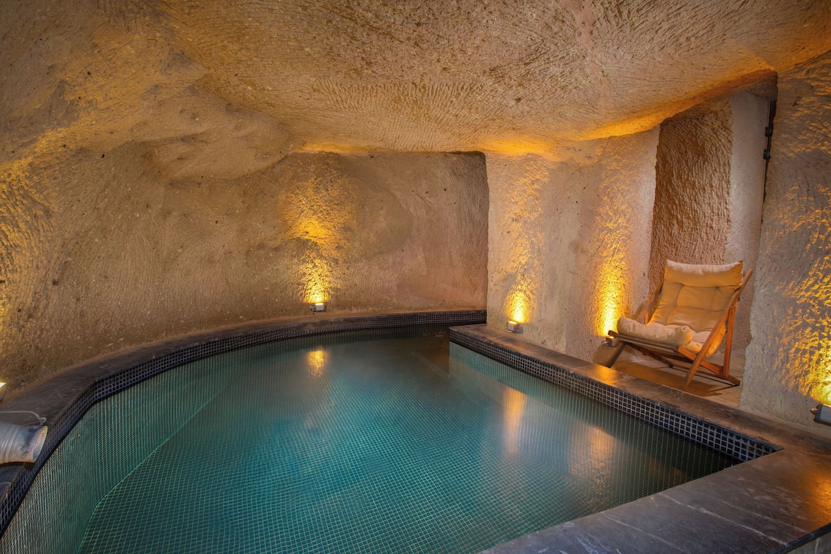 Cave Pool Suite - 302 | Premium bedding, free minibar items, individually decorated