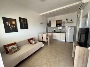 Apartment (One Bedroom Apartment with Terrace - ) | Private kitchen - Apartments Dobrila (Jelsa)