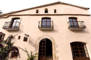 Façana frontal de l'allotjament