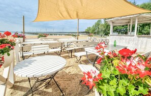 屋外ダイニングエリア