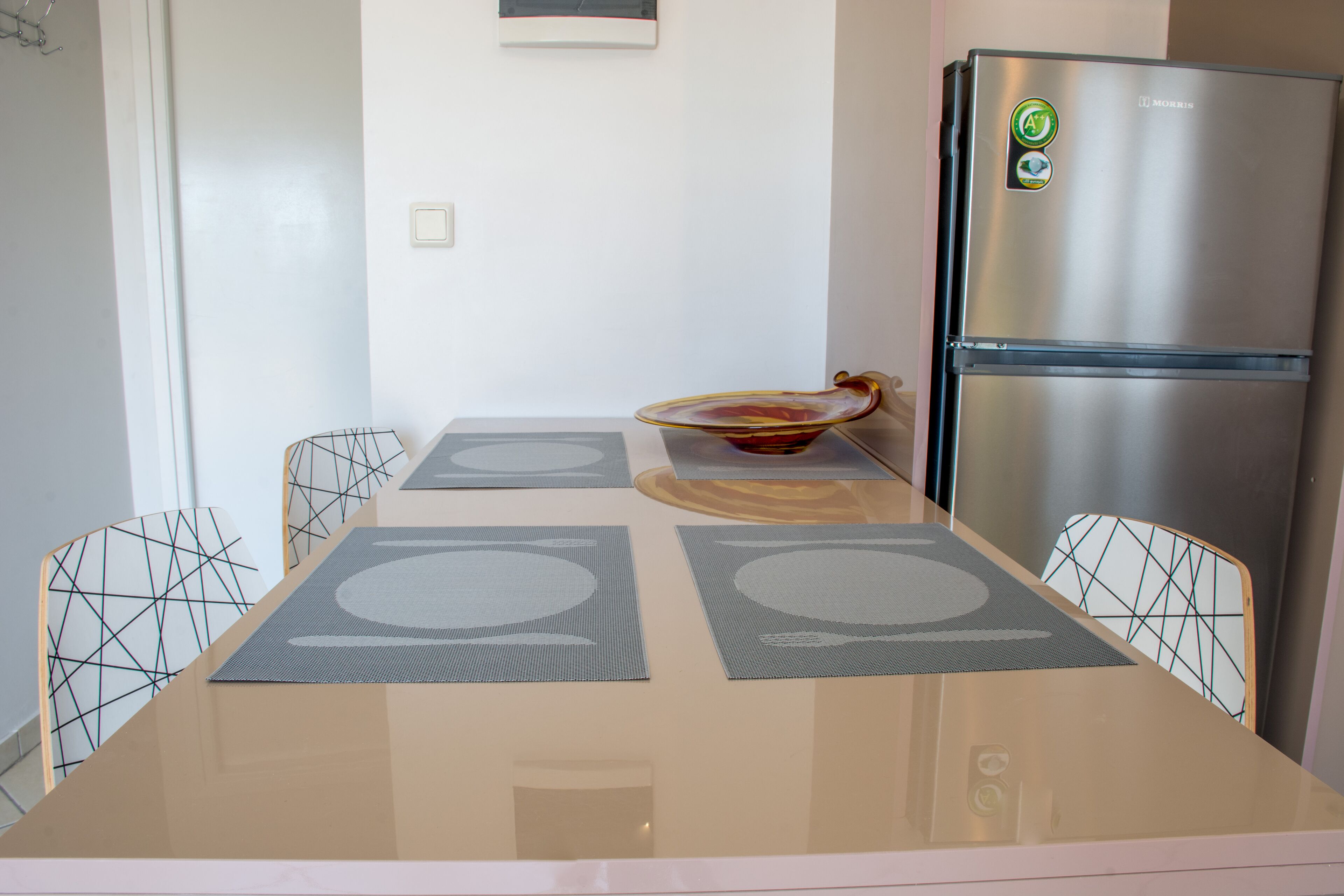 Apartamento City | Cocina privada | Frigorífico grande, horno, placa de cocina y utensilios de cocina