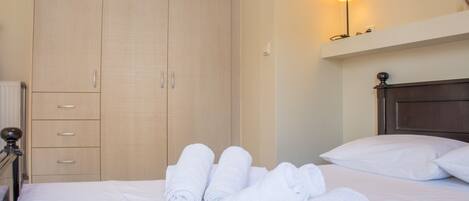 1 chambre, fer et planche à repasser, Wi-Fi gratuit, draps fournis