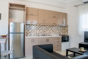 City Apartment | Private kitchen | Full-size fridge, oven, stovetop, cookware/dishes/utensils - Jenny Apartment (Zakynthos)
