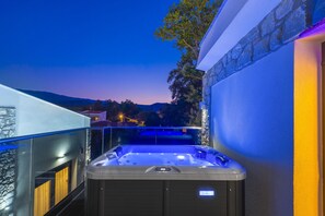 One Bedroom Suite Loft, Hot Tub | Private spa tub