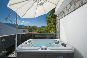 One Bedroom Suite Loft, Hot Tub | Balcony view