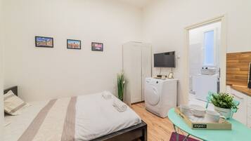 Basic Apartment | 1 bedroom, iron/ironing board, free WiFi, bed sheets
