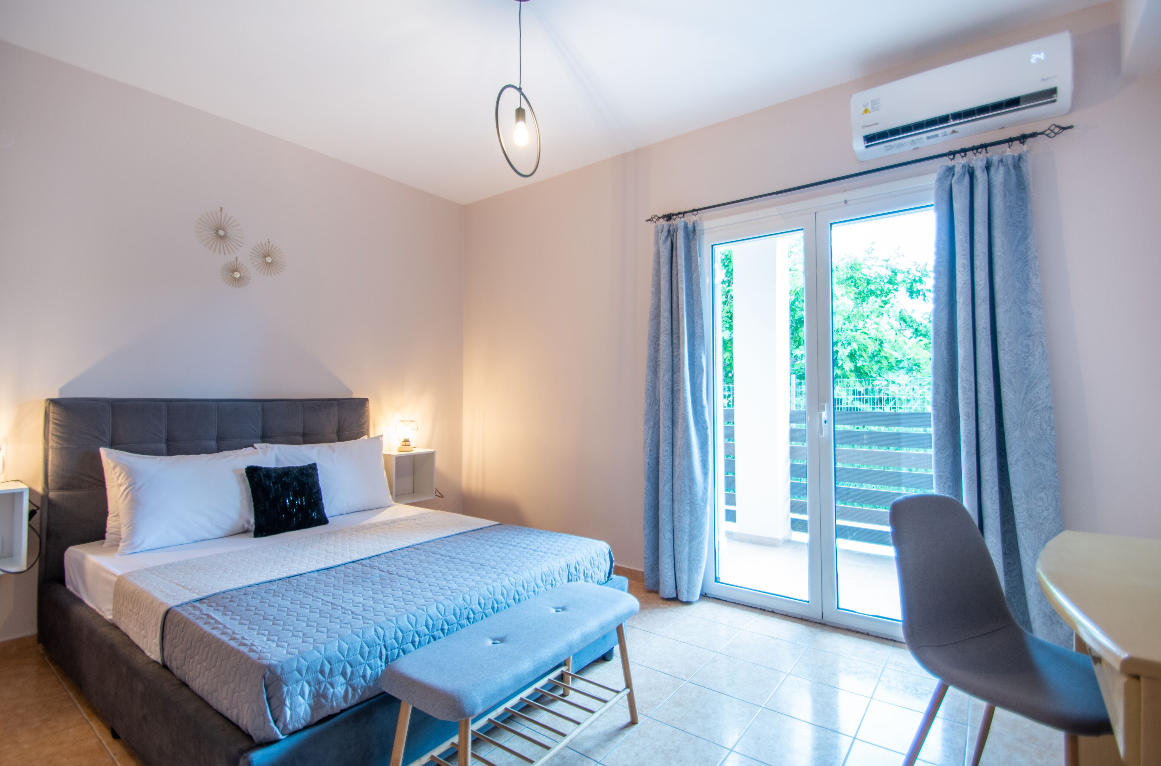 Apartment | Laptop workspace, iron/ironing board, free WiFi