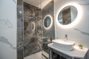 Apartment | Bathroom | Bathtub, hair dryer, towels, soap - Marina's Apartment (Zakynthos)