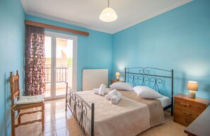 Basic Apartment | Laptop workspace, iron/ironing board, free WiFi - Marina's Apartment (Zakynthos)