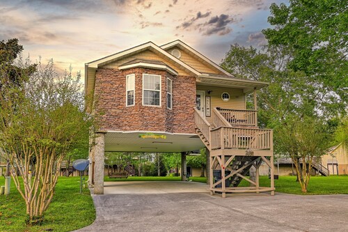 River Access Cottage with Great Parking, 1 Mile to Parkway