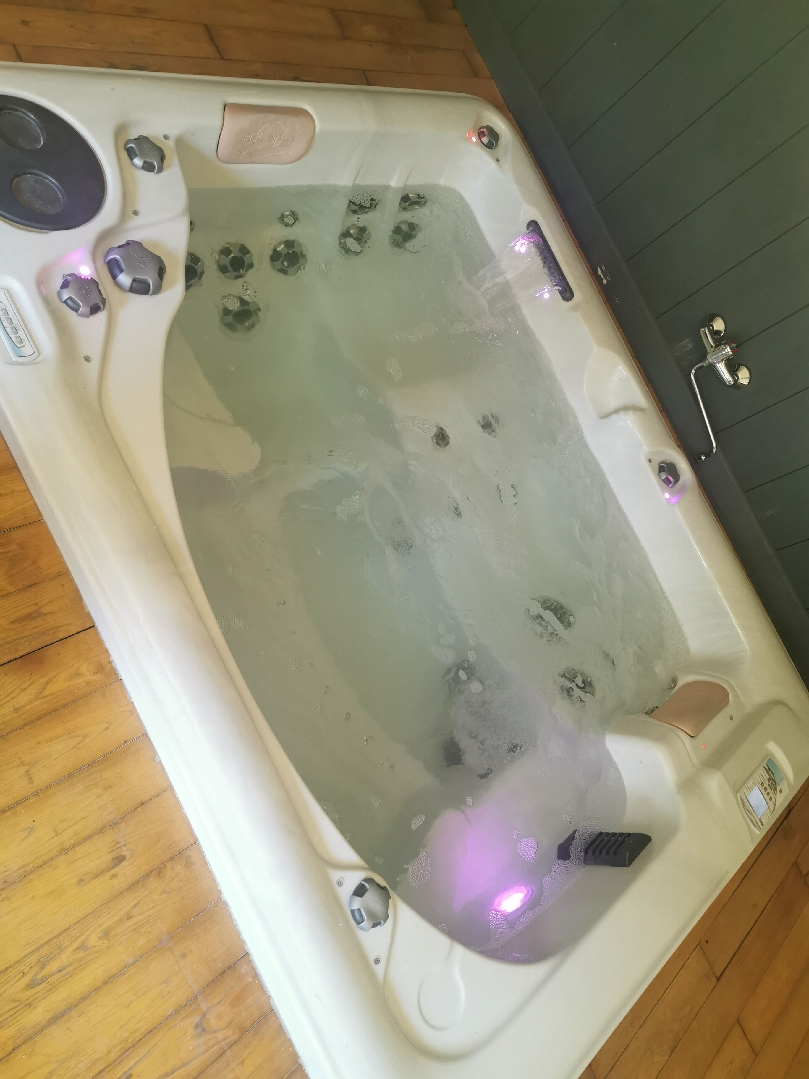 Gite spacieux et design avec jaccuzzi au cœur de la foret ardennaise