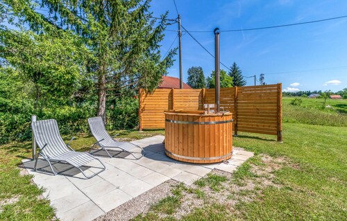 Awesome home in Rakovicko Seliste