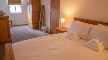 3 chambres, coffres-forts dans les chambres, fer et planche à repasser