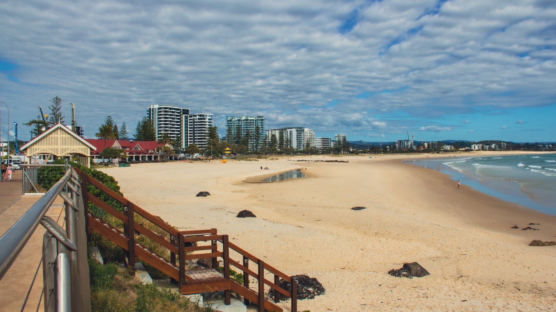 Kirra Gardens 5 - Kirra Point Beachfront - Min. 3. Night Stays! — image 13