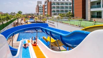 Een seizoensgebonden buitenzwembad