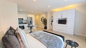 Appartamento Superior | Copriletto in piuma, cassaforte in camera, con stile personalizzato