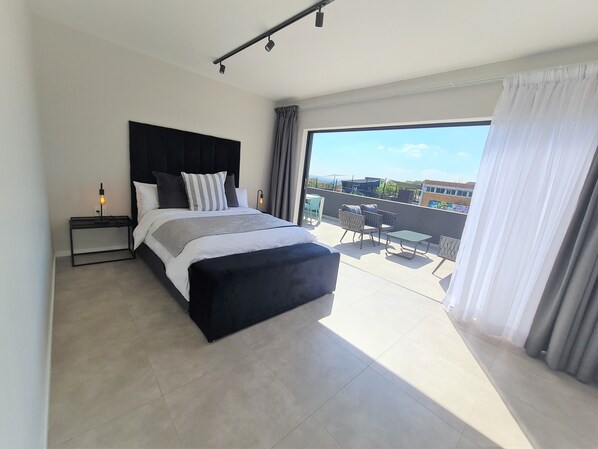 Executive Penthouse | Down comforters, in-room safe, individually decorated - MINT Apartments Greenside (Randburg)