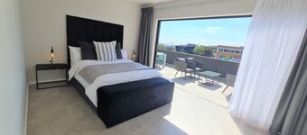 MINT Apartments Greenside